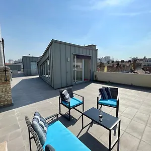 rezervați aici
